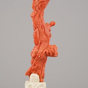 Opmerkelijk Chinees gesculpteerd bloedkoralen beeldje van Shou Lao op ivoren steun, Qing-dynastie — foto 3
