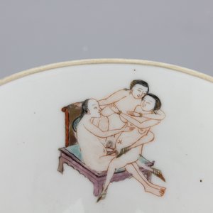 Opmerkelijke kom in Chinees porselein met erotische taferelen, 19e eeuw — foto 5