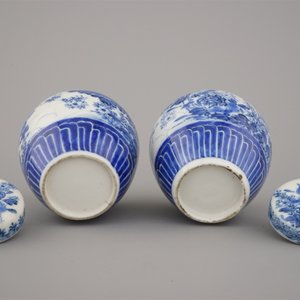 Paar blauw en witte Arita potten met deksels in Japans porselein, 19e eeuw — foto 7