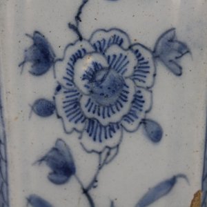 Paar blauw en witte Delftse bloemenhouders, 18e eeuw — foto 2