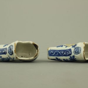 Paar blauw en witte Delftse schoentjes, 18e eeuw — foto 6