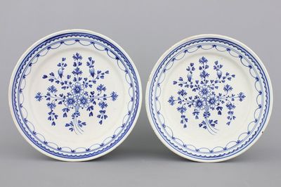 Paar blauw en witte schotels in Brussels aardewerk, 18e eeuw