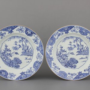 Paar blauw en witte schotels in Chinees porselein, 18e eeuw — foto 1