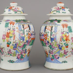 Paar vazen in Chinees porselein met decor "Hundred Boys", famille rose, 19e eeuw — foto 4