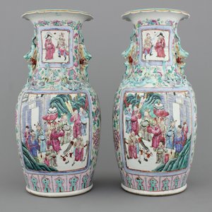 Paar vazen in Chinees porselein met paleisscenes, famille rose, 19e eeuw — foto 1