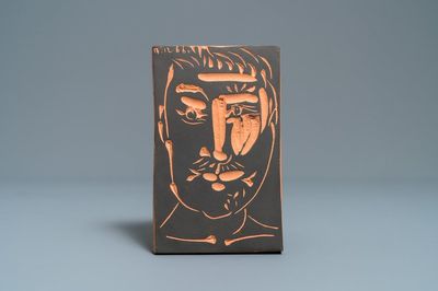 Pablo Picasso (1881-1973): 'Visage d'homme', carreau en terre cuite, daté 1966