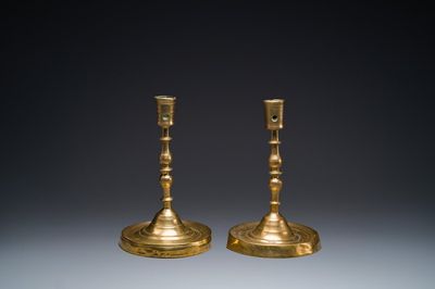 Pair de bougeoir à cinq noeuds en bronze, Flandre ou Pays-Bas, 16ème