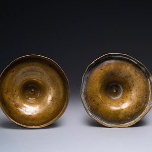 Pair de bougeoir à cinq noeuds en bronze, Flandre ou Pays-Bas, 16ème — photo 4