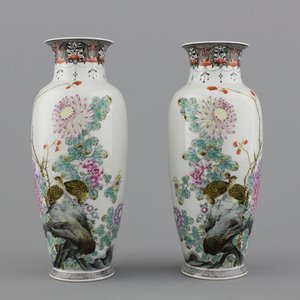 Pair de vases en porcelaine de Chine à décor de cailles, famille rose, début 20e — photo 1