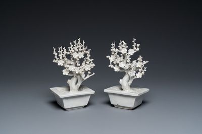 Paire d'arbres aux oiseaux en porcelaine blanche de Dehua, Chine, Kangxi