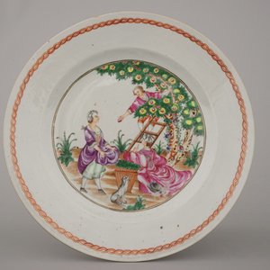 Paire d'assiettes "Cherry Pickers" en porcelaine de Chine pour l'export, Qianlong, 18e — photo 4