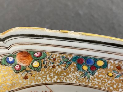 Paire d'assiettes de forme octogonale en porcelaine de Chine famille rose à sujet mandarin, Qianlong — photo 7