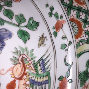 Paire d'assiettes en porcelaine de Chine à décor de phénix, famille verte, Kangxi, env. 1700 — photo 5