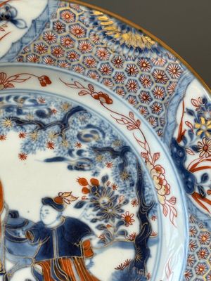 Paire d'assiettes en porcelaine de Chine de style Imari à décor 'Xi Xiang Ji', Kangxi — photo 5