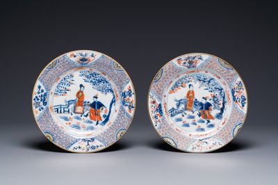 Paire d'assiettes en porcelaine de Chine de style Imari à décor 'Xi Xiang Ji', Kangxi