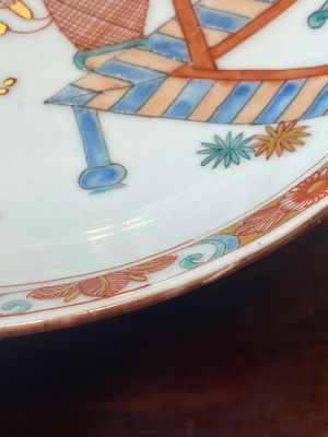 Paire d'assiettes en porcelaine de Chine de style Kakiemon décorées aux Pays-Bas, 18ème — photo 16