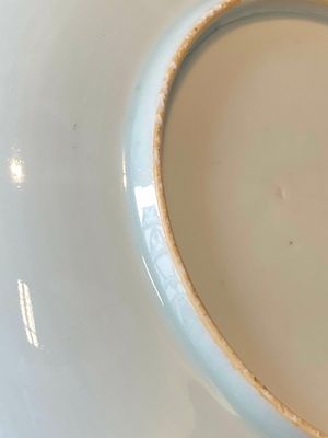 Paire d'assiettes en porcelaine de Chine de style Kakiemon décorées aux Pays-Bas, 18ème — photo 18