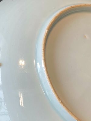 Paire d'assiettes en porcelaine de Chine de style Kakiemon décorées aux Pays-Bas, 18ème — photo 10