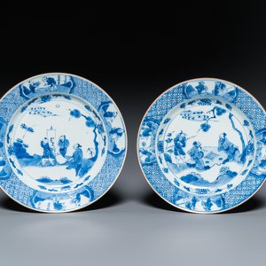 Paire d'assiettes en porcelaine de Chine en bleu et blanc à décor de sages, Kangxi — photo 2