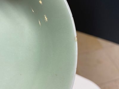 Paire d'assiettes en porcelaine de Chine en céladon monochrome, marque et époque de Qianlong — photo 11