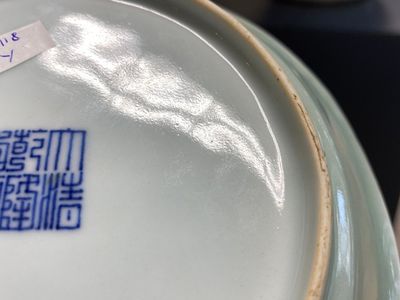 Paire d'assiettes en porcelaine de Chine en céladon monochrome, marque et époque de Qianlong — photo 8
