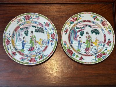 Paire d'assiettes en porcelaine de Chine famille rose à décor de Magu, Yongzheng — photo 1
