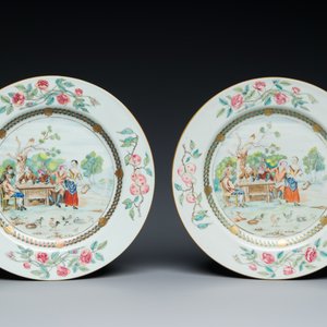 Paire d'assiettes en porcelaine de Chine famille rose à décor de paysans jouant aux cartes d'après David Teniers II, Qianlong — photo 2
