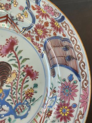 Paire d'assiettes en porcelaine de Chine famille rose à décor d'un coq, Yongzheng — photo 20