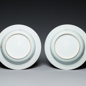 Paire d'assiettes en porcelaine de Chine famille rose à décor 'Xi Xiang Ji', Yongzheng — photo 3