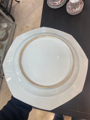Paire d'assiettes en porcelaine de Chine famille rose, trois bleu et blanc et un bol en porcelaine de type 'kraak', Wanli and Qianlong — photo 5
