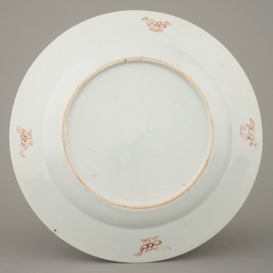 Paire d'assiettes en porcelaine de Chine, famille rose, Yongzheng/Qianlong, 18e — photo 4