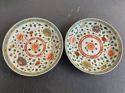 Paire d'assiettes en porcelaine de Chine famille verte, Kangxi — photo 1