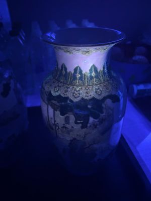 Paire de beaux vases de forme lanterne en porcelaine de Chine famille rose à décor des 'cent garçons', marque Yan Xi Tong He 燕囍同和, République — photo 23