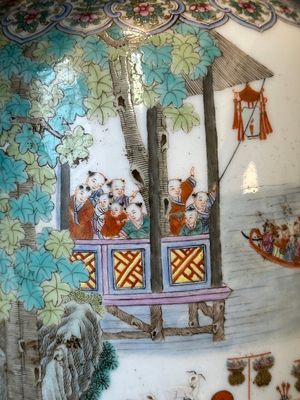 Paire de beaux vases de forme lanterne en porcelaine de Chine famille rose à décor des 'cent garçons', marque Yan Xi Tong He 燕囍同和, République — photo 7