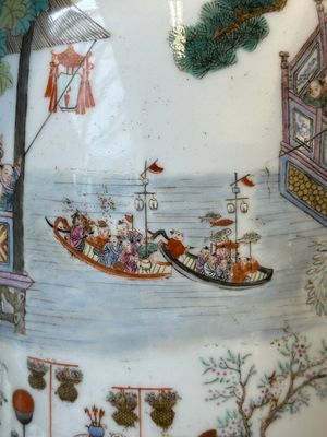 Paire de beaux vases de forme lanterne en porcelaine de Chine famille rose à décor des 'cent garçons', marque Yan Xi Tong He 燕囍同和, République — photo 8