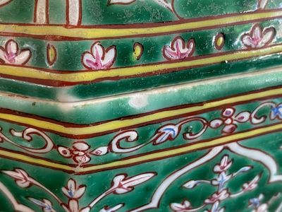 Paire de boîtes couvertes en porcelaine de Chine Bencharong pour la Thaïlande, 19ème — photo 15