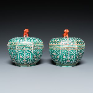 Paire de boîtes couvertes en porcelaine de Chine Bencharong pour la Thaïlande, 19ème — photo 3