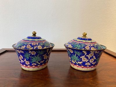 Paire de bols couverts en émaux de Canton, Chine, Qianlong — photo 1