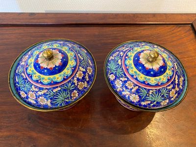 Paire de bols couverts en émaux de Canton, Chine, Qianlong — photo 3