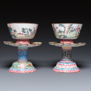 Paire de bols de mariage sur piedouches en émaux de Canton, Chine, Yongzheng — photo 3