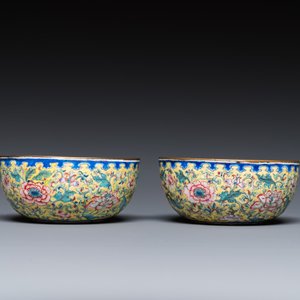Paire de bols en émaux de Canton à fond jaune, Qianlong/Jiaqing — photo 3