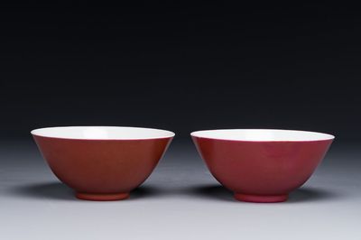 Paire de bols en porcelaine de Chine en rouge de rubis monochrome, marque et époque de Guangxu