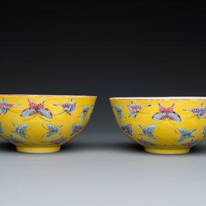 Paire de bols en porcelaine de Chine famille rose à décor de papillons sur fond jaune, marque et époque de Tongzhi — photo 6