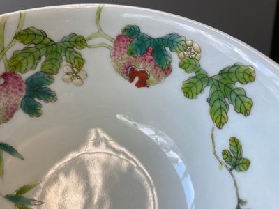 Paire de bols en porcelaine de Chine famille rose à décor de poires de baumier, marque et époque de Daoguang — photo 9