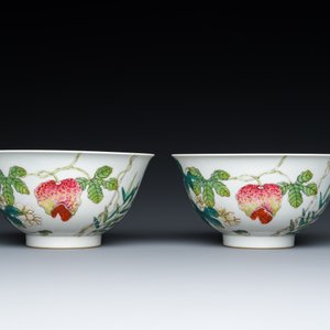 Paire de bols en porcelaine de Chine famille rose à décor de poires de baumier, marque et époque de Daoguang — photo 3