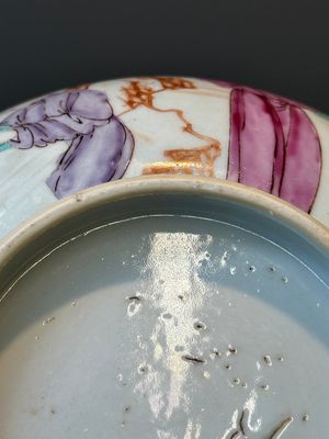 Paire de bols et quatre assiettes en porcelaine de Chine famille rose, Yongzheng/Qianlong — photo 13
