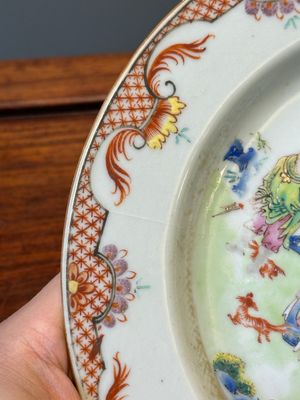Paire de bols et quatre assiettes en porcelaine de Chine famille rose, Yongzheng/Qianlong — photo 38