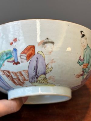 Paire de bols et quatre assiettes en porcelaine de Chine famille rose, Yongzheng/Qianlong — photo 7