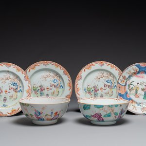 Paire de bols et quatre assiettes en porcelaine de Chine famille rose, Yongzheng/Qianlong — photo 1