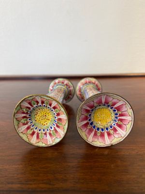 Paire de bougeoirs en émaux de Canton, Chine, Yongzheng/Qianlong — photo 4
